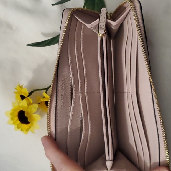 MICHAEL KORS WALLET - Picture 11 of 16